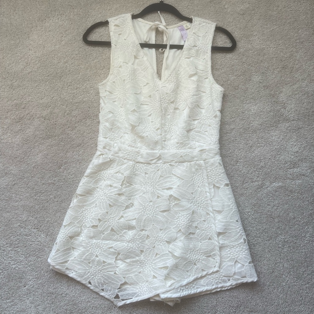 Francesca’s white lace romper size Small